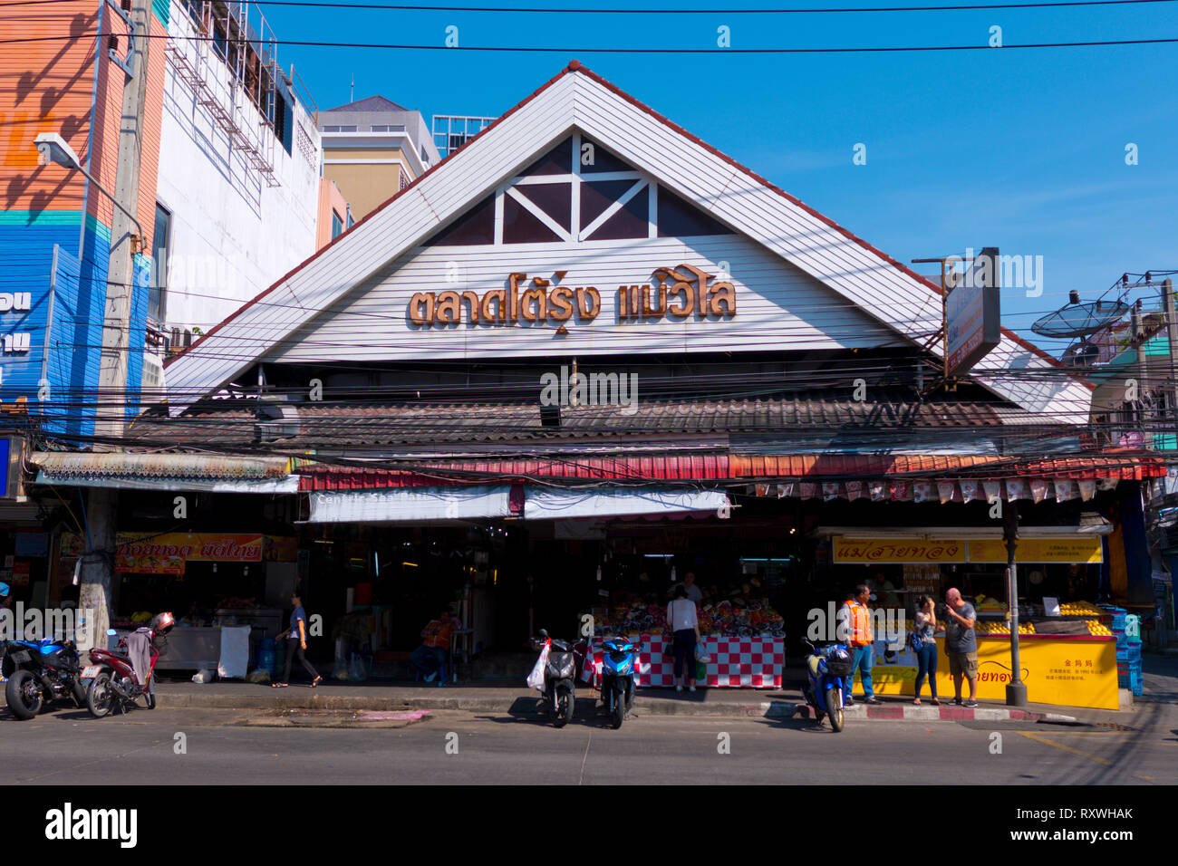 Food hall extérieur, e Pattaya Klang, Central Pattaya Road, Pattaya, Thaïlande Banque D'Images