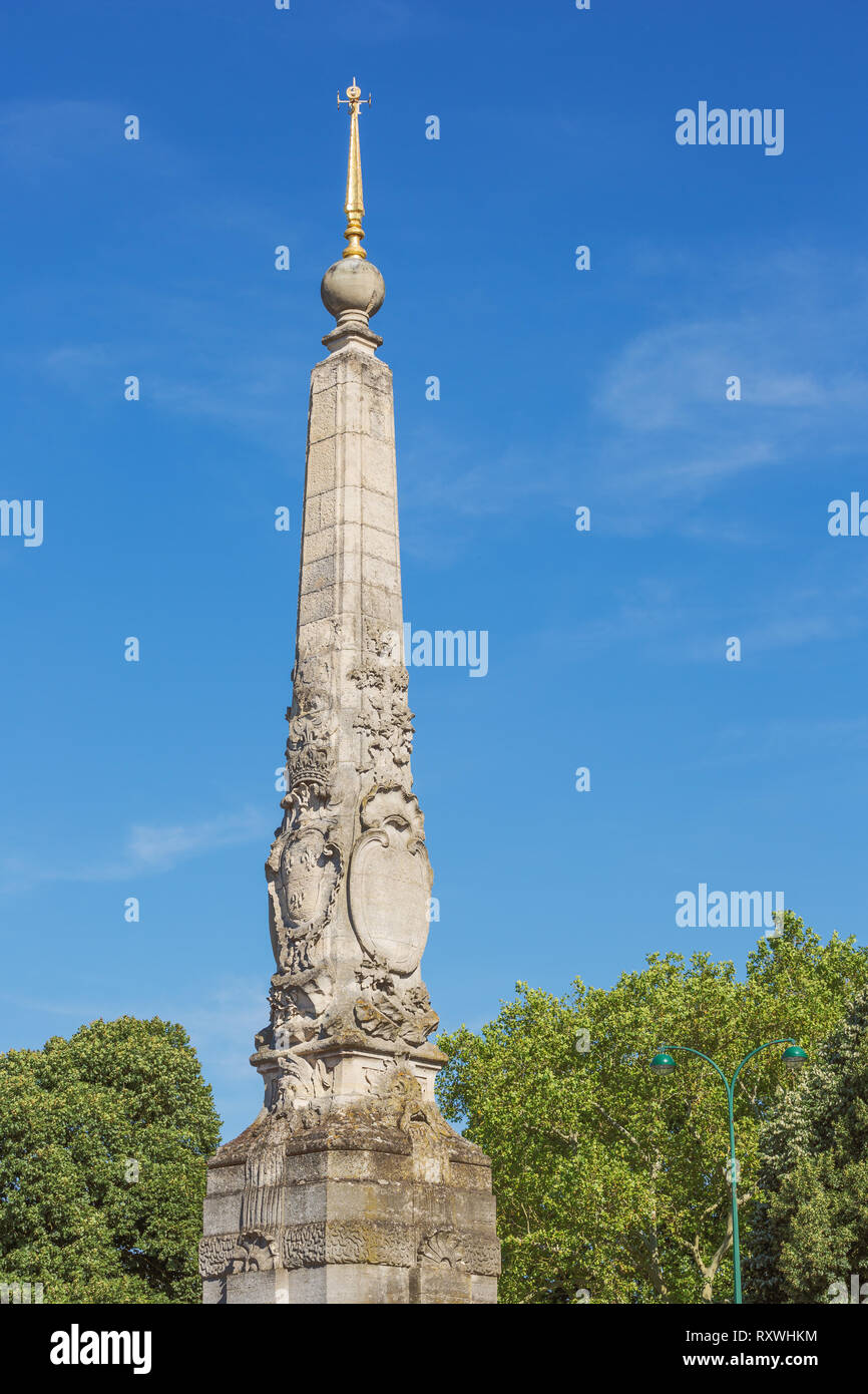 Jusqu'à la à la pyramide du bois de Vincennes au sud-est de Paris Banque D'Images