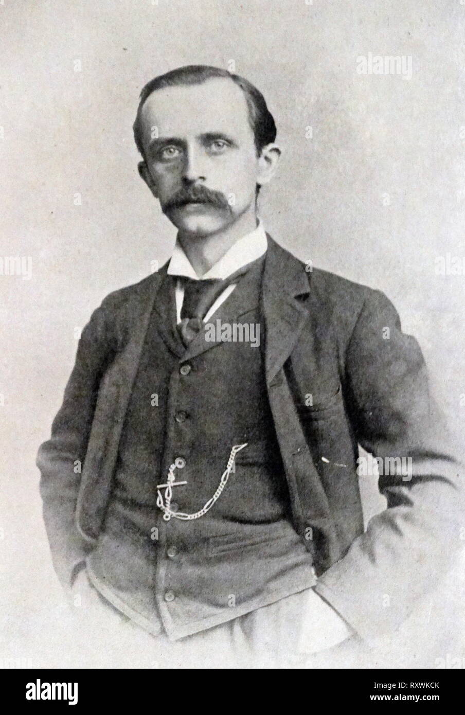 Sir James Matthew Barrie, (1860 - 1937), romancier et dramaturge écossais, mieux connu aujourd'hui comme le créateur de Peter Pan. Il est né et a fait ses études en Écosse, puis s'installe à Londres, où il a écrit un certain nombre de romans et pièces de théâtre. Banque D'Images