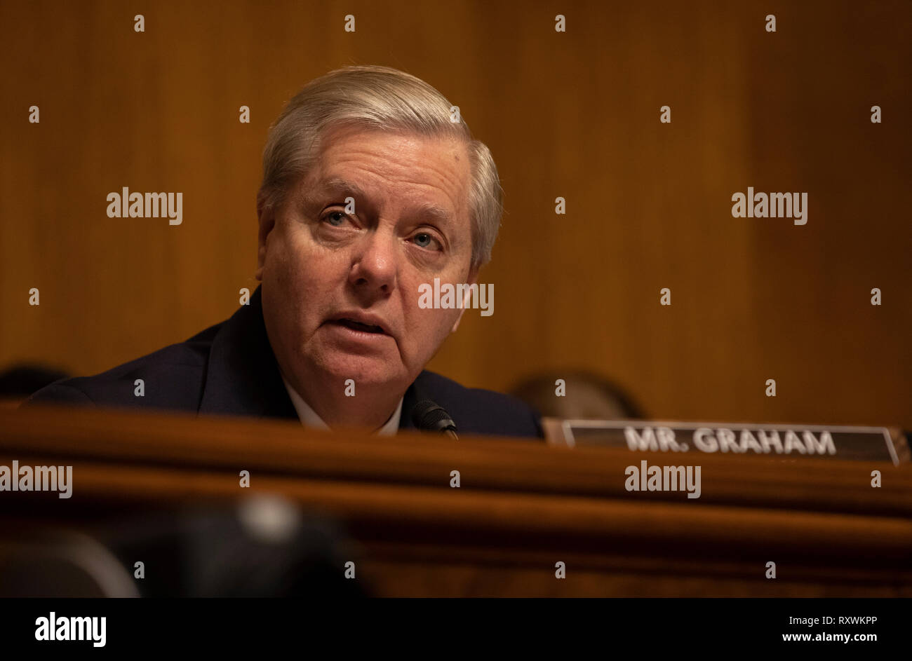 Le sénateur américain Lindsey Graham, de Caroline du Sud, questions Customs and Border Protection Commissaire Kevin McAleenan lors d'une audience à la Commission Judiciaire du Sénat sur la colline du Capitole, le 5 mars 2019 à Washington, D.C. L'audience était sur la surveillance des douanes et de la protection des frontières Réponse à l'introduction clandestine de personnes à la frontière sud. Banque D'Images