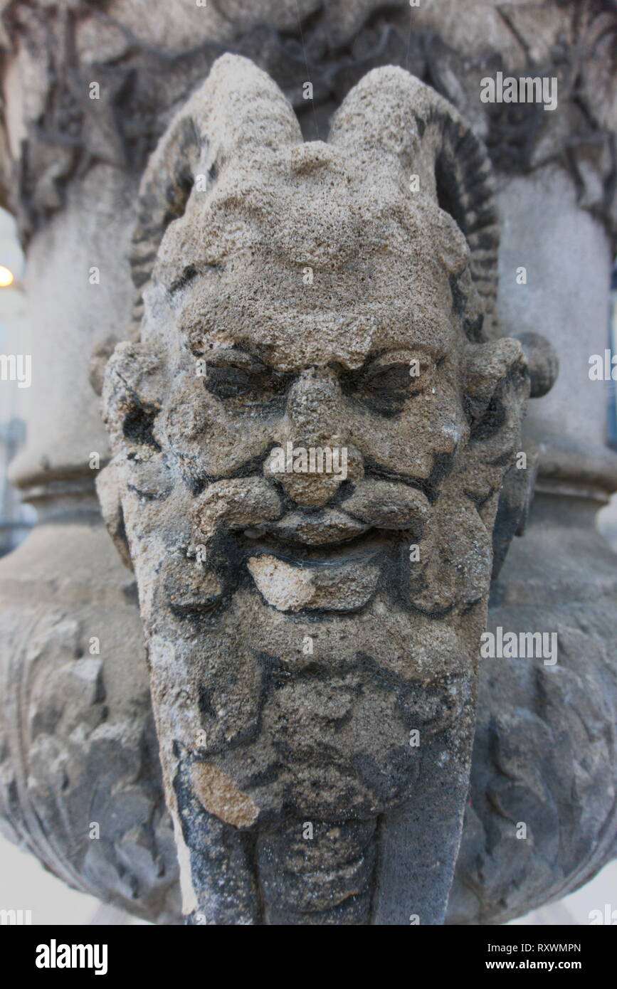 Visage de gargouille tout droit Banque D'Images