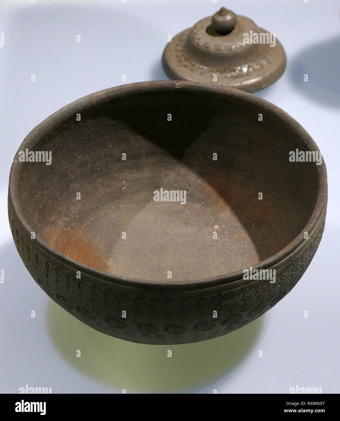 Tasse avec une poignée, coréen ; Période des Trois Royaumes (royaume de Silla), 400-450 AD. Grès Banque D'Images