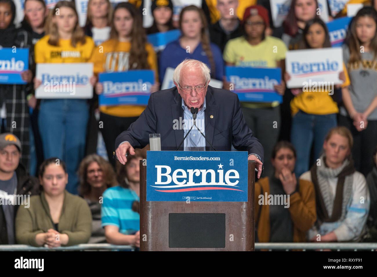 Iowa City, Iowa, États-Unis. 8 mars, 2019. Sénateur du Vermont, Bernie Sanders a tenu un rassemblement électoral vendredi soir à l'Université de l'Iowa Memorial Student Banque D'Images