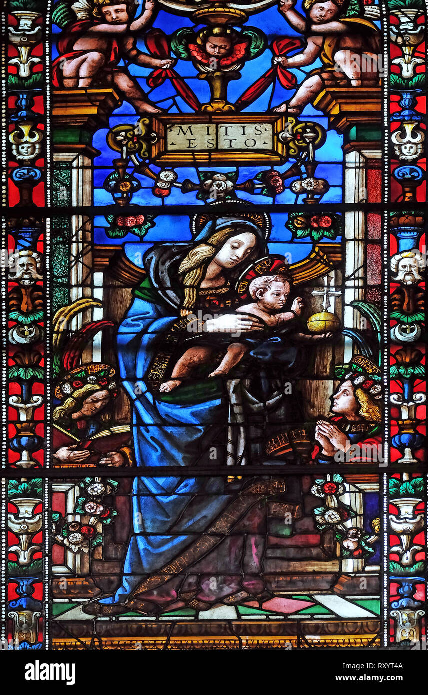 Vierge à l'enfant vitrail de Filippino Lippi, Filippo Strozzi chapelle à Santa Maria Novella Eglise Dominicaine Principal à Florence, Italie Banque D'Images
