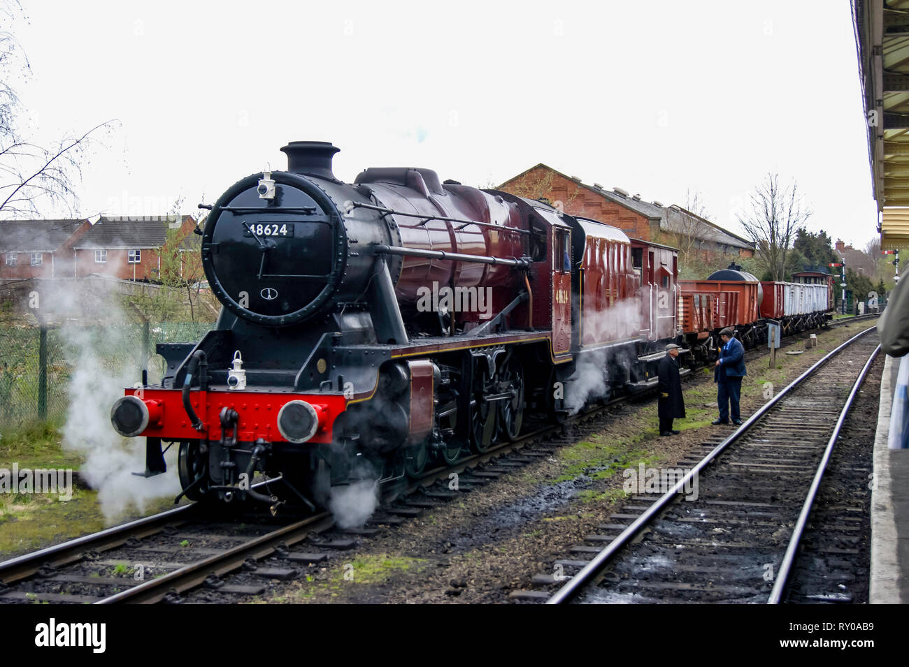 Un train de marchandises passant par la gare de Loughborough sur le Le Grand Central Railway Banque D'Images