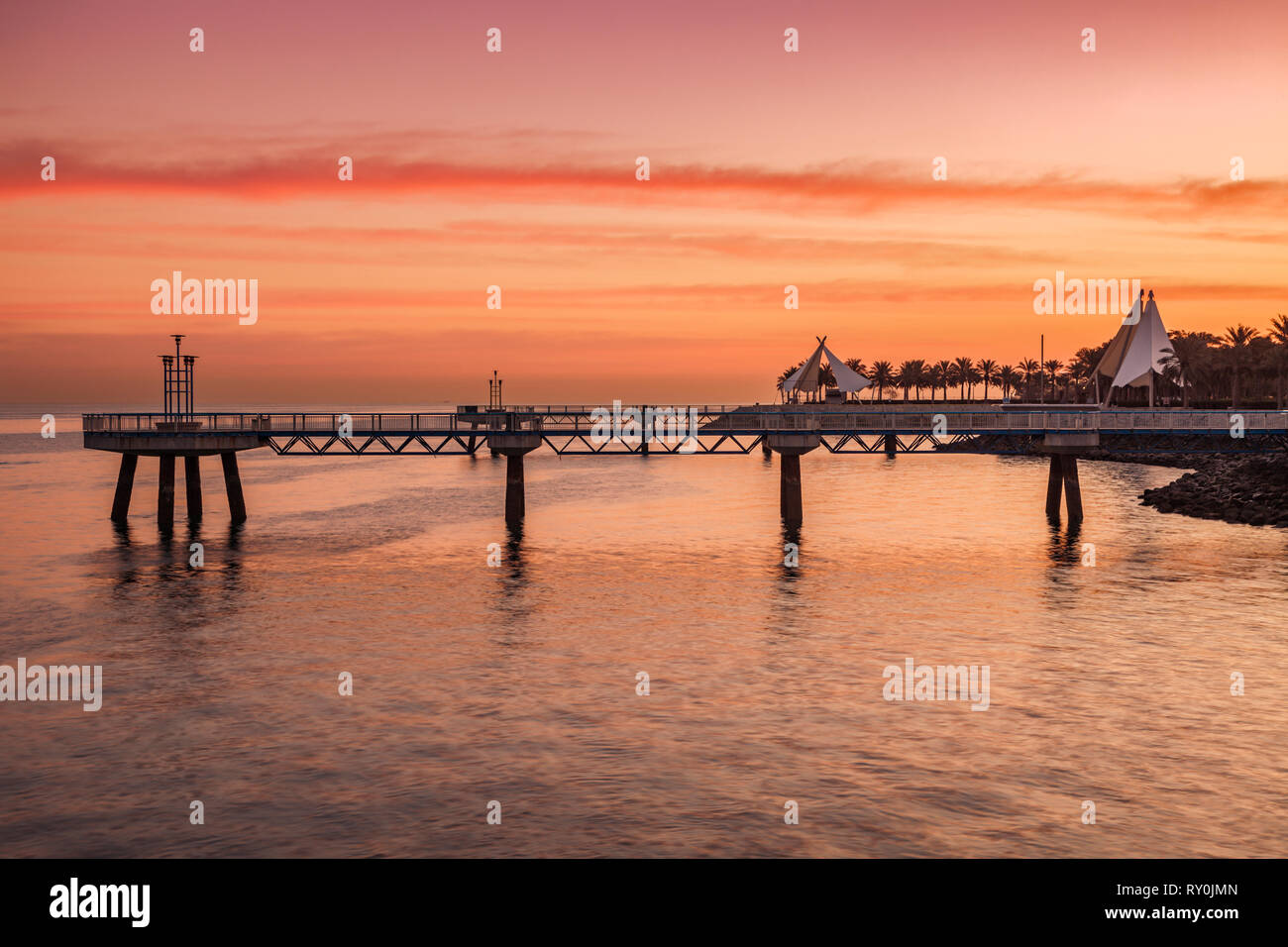 Pier à Koweït City vu au coucher du soleil. La ville de Koweït, Koweït. Banque D'Images