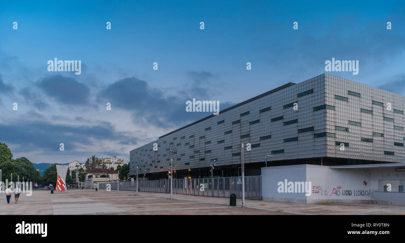 Turin, Italie - 10 juin 2012 : l'arène de hockey sur glace conçu par Arata Isozaki, que l'hôte de cérémonies d'ouverture et de clôture des Jeux Olympiques d'hiver de 2006. Banque D'Images