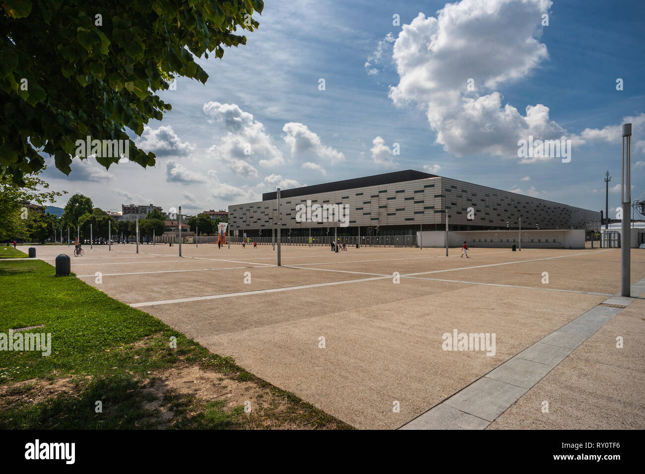 Turin, Italie - 11 juillet 2009 : l'arène de hockey sur glace conçu par Arata Isozaki, que l'hôte de cérémonies d'ouverture et de clôture des Jeux Olympiques d'hiver de 2006. Banque D'Images