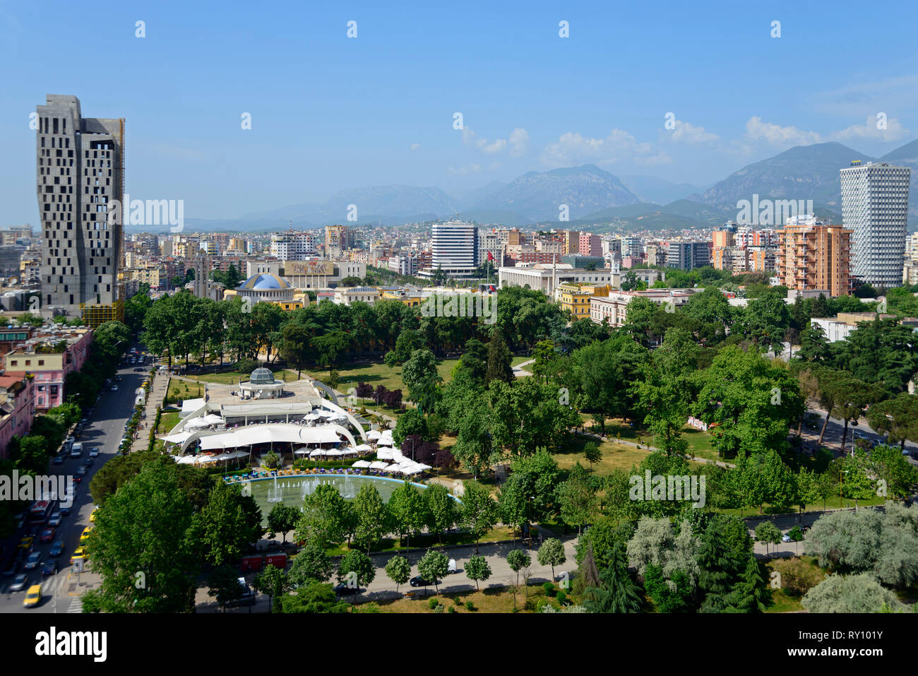 Centre ville avec Rinia Park, la place Skanderbeg, vue à partir de la Sky Tower, Tirana, Albanie Banque D'Images