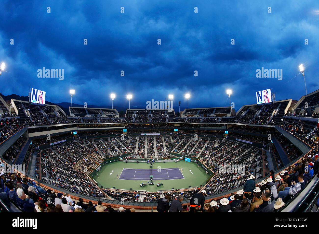 Indian Wells, en Californie, USA. 11 mars, 2019 Vue générale du Stade 1 pendant le match entre Naomi Osaka (JPN) et Danielle Collins au cours de la 2019 BNP Paribas Open à Indian Wells Tennis Garden à Indian Wells, en Californie. Charles Baus/CSM Crédit : Cal Sport Media/Alamy Live News Banque D'Images