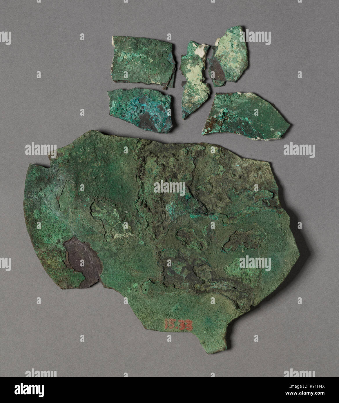 Fragment d'un disque miroir, 2040-1648 BC. L'Égypte, l'Empire du Milieu. Bronze ; total : 8,9 cm (3 1/2 in.) ; avec le tenon : 10,7 cm (4 3/16 po Banque D'Images