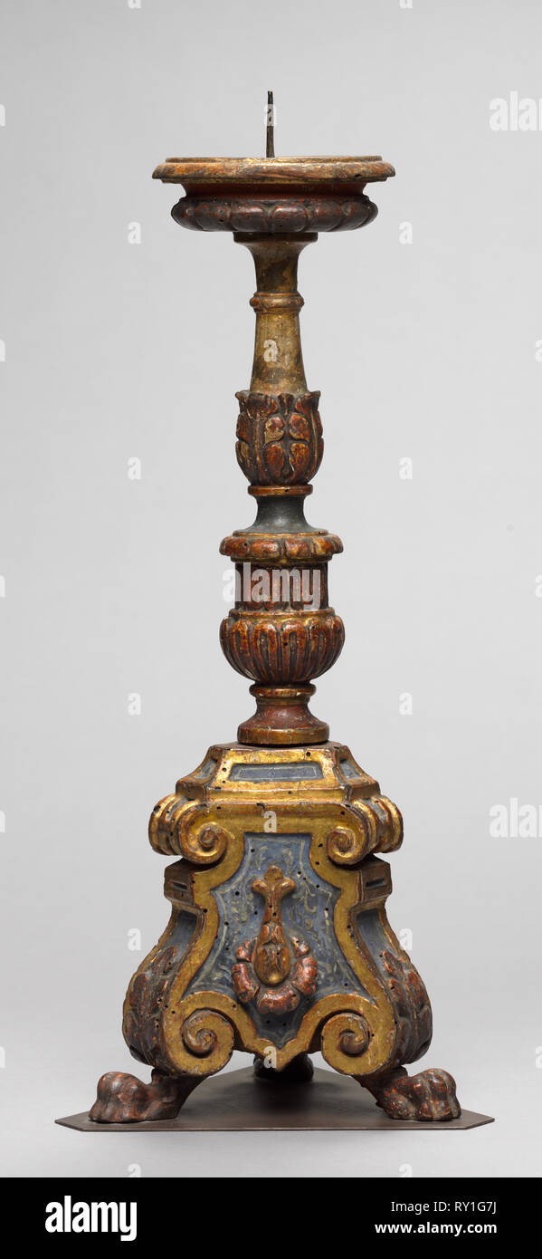 Chandelier, fin des années 1400. Italie, probablement la Toscane, fin du 15e siècle. En bois sculpté et doré ; total : 49,6 cm (19 1/2 po Banque D'Images