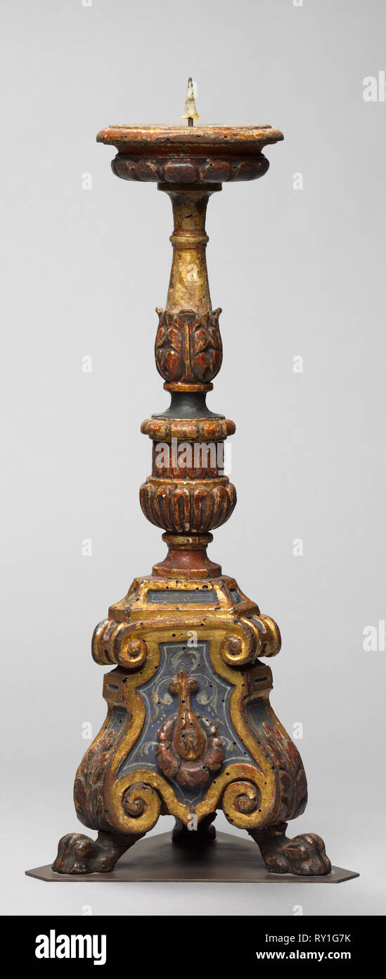 Chandelier, fin des années 1400. Italie, probablement la Toscane, fin du 15e siècle. En bois sculpté et doré ; total : 49,6 cm (19 1/2 po Banque D'Images