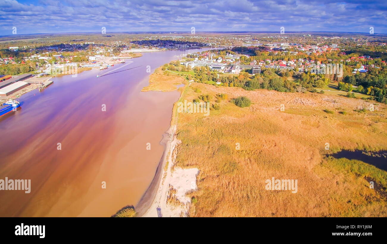 Photo de paysage de la ville de Parnu. PĆ¤rnu est une ville dans le sud-ouest de l'Estonie sur la côte de l'PĆ¤rnu Bay un bras du golfe de Livonie en mer Baltique Banque D'Images