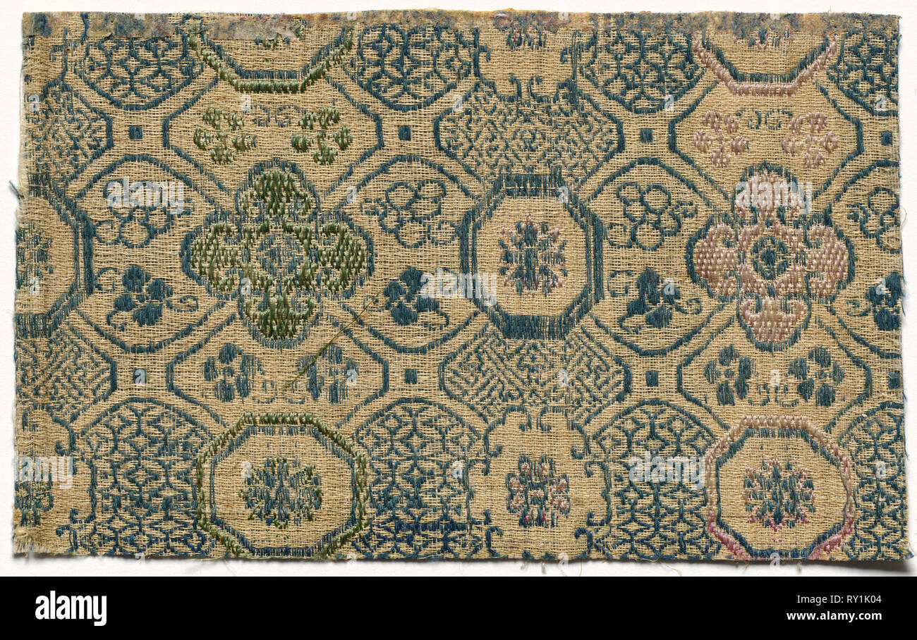 Fragment de textile, années 1800 - début des années 1900. Japon, xixe - début du xxe siècle. Soie ; moyenne : 16,6 x 10,2 cm (6 9/16 x 4 in Banque D'Images
