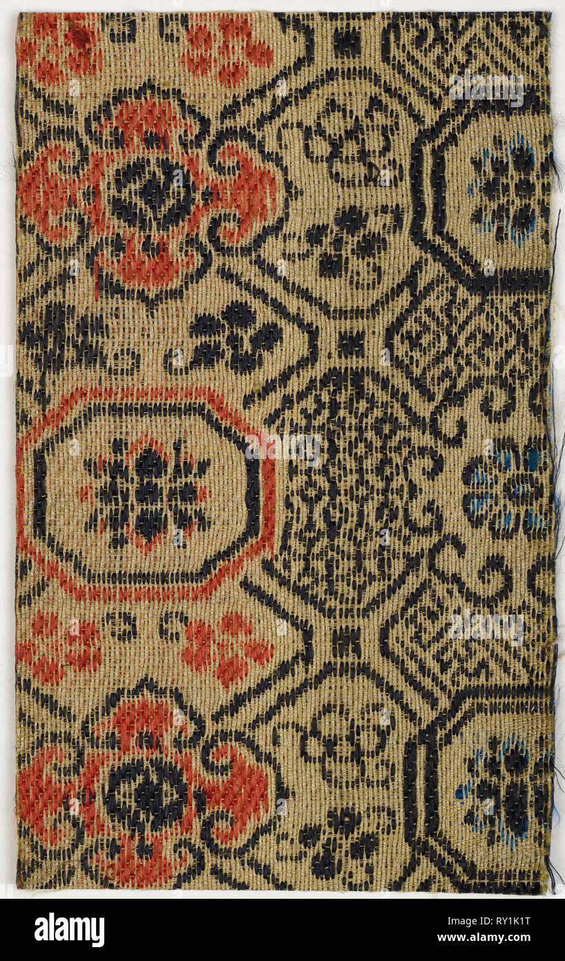 Fragment de textile, années 1800-début des années 1900. Japon, xixe - début du xxe siècle. Soie ; total : 13,4 x 8,3 cm (5 1/4 x 3 1/4 in Banque D'Images