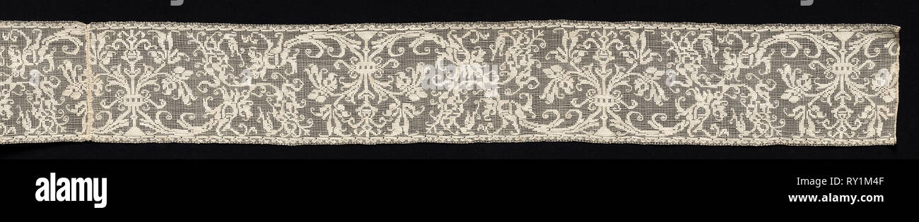 Groupe avec motif de défilement, 16ème siècle. Italie, Sicile, 16ème siècle. Needle lace, plage burato (sol et diablement retors dans une direction) ; le linge blanchi (est.) ; total : 14,7 x 388,3 cm (5 13/16 x 7/8 in 152 Banque D'Images