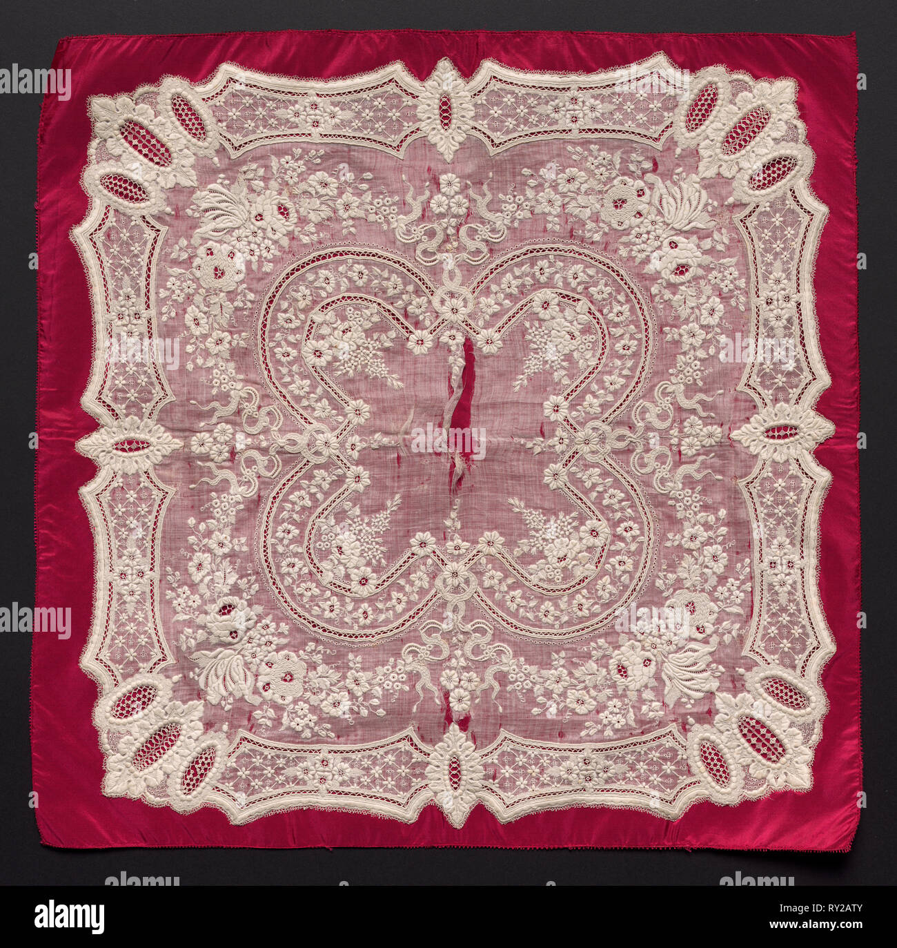 Mouchoir Annees 1800 France 19e Siecle Broderie Lin Total 40 6 X 40 6 Cm 16 X 16 In Photo Stock Alamy Mouchoir Annees 1800 France 19e Siecle Broderie Lin Total 40 6 X 40 6 Cm 16 X 16 In Photo Stock Alamy