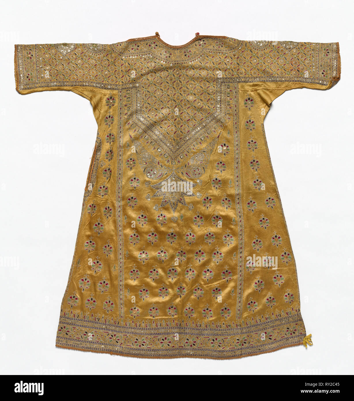 La blouse de femme (Pairan), années 1800. L'Inde, cachou, 19ème siècle. Fil  de soie, de broderie sur soie motif ; total : 81,3 x 83 cm (32 x 32 11/16  po Photo Stock - Alamy