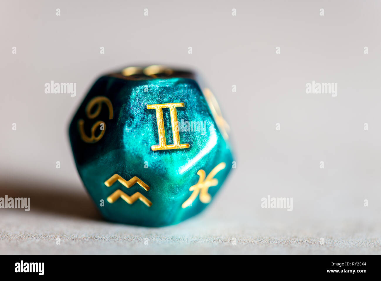 Dés l'astrologie zodiaque Gémeaux avec symbole de Mai 21 - Juin 20 Banque D'Images