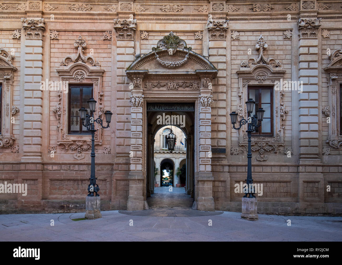 LECCE, Pouilles, Italie - Palazzo della Provincia (Palais de Province) - Palazzo dei Celestini (Celestines Palace) dans la vieille ville baroque. Région Pouilles Banque D'Images