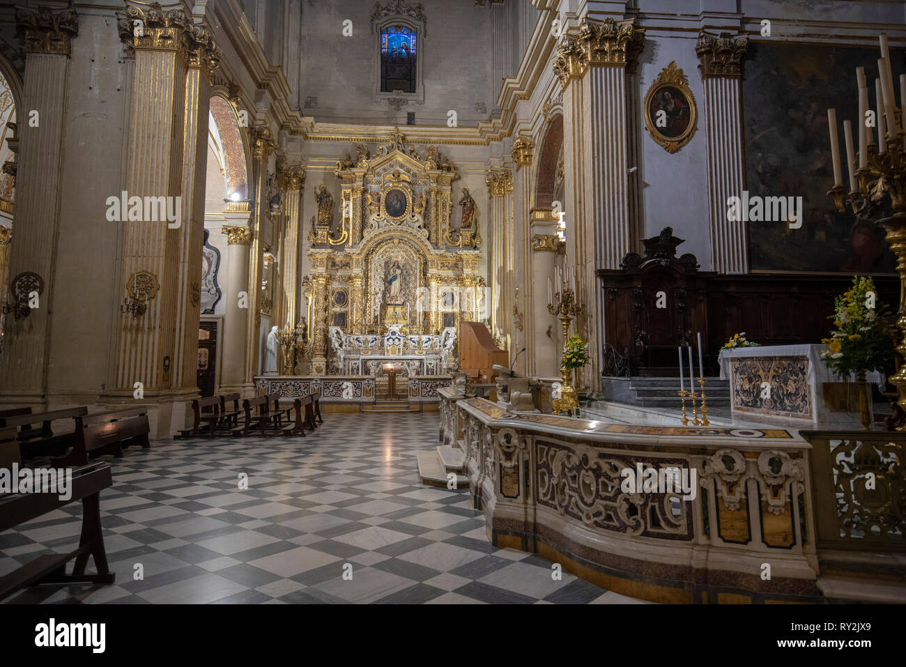 À l'intérieur intérieur de la cathédrale de la Vierge Marie ( Basilica di Santa Maria Assunta in Cielo ). Église sur la Piazza del Duomo. LECCE, Pouilles, Italie Banque D'Images