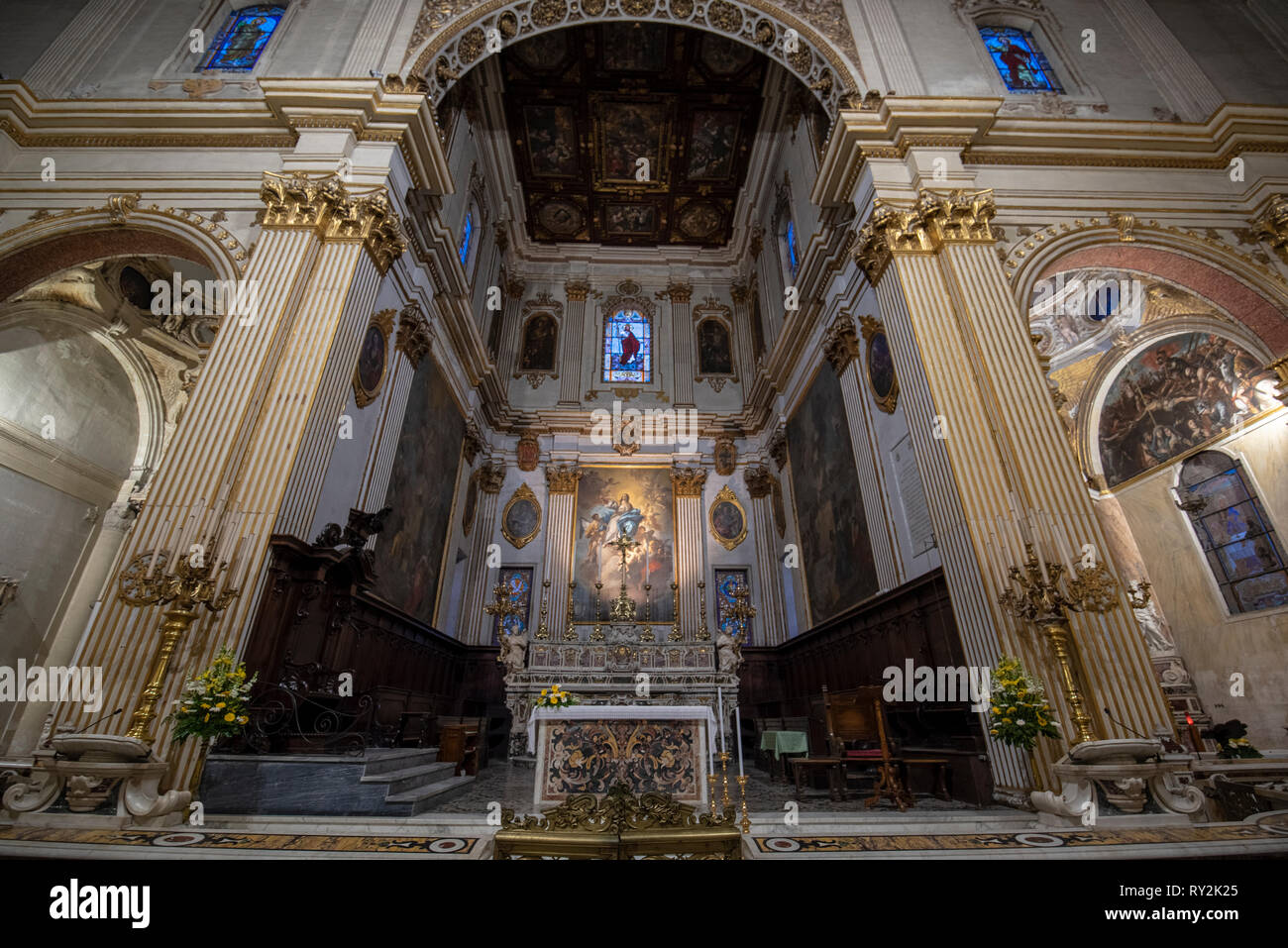 À l'intérieur intérieur de la cathédrale de la Vierge Marie ( Basilica di Santa Maria Assunta in Cielo ). Église sur la Piazza del Duomo. LECCE, Pouilles, Italie Banque D'Images