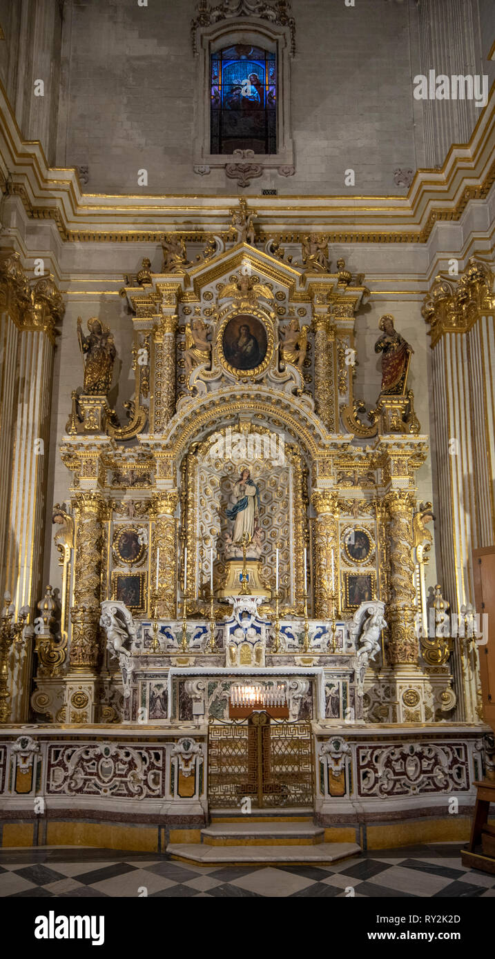 À l'intérieur intérieur de la cathédrale de la Vierge Marie ( Basilica di Santa Maria Assunta in Cielo ). Église sur la Piazza del Duomo. LECCE, Pouilles, Italie Banque D'Images