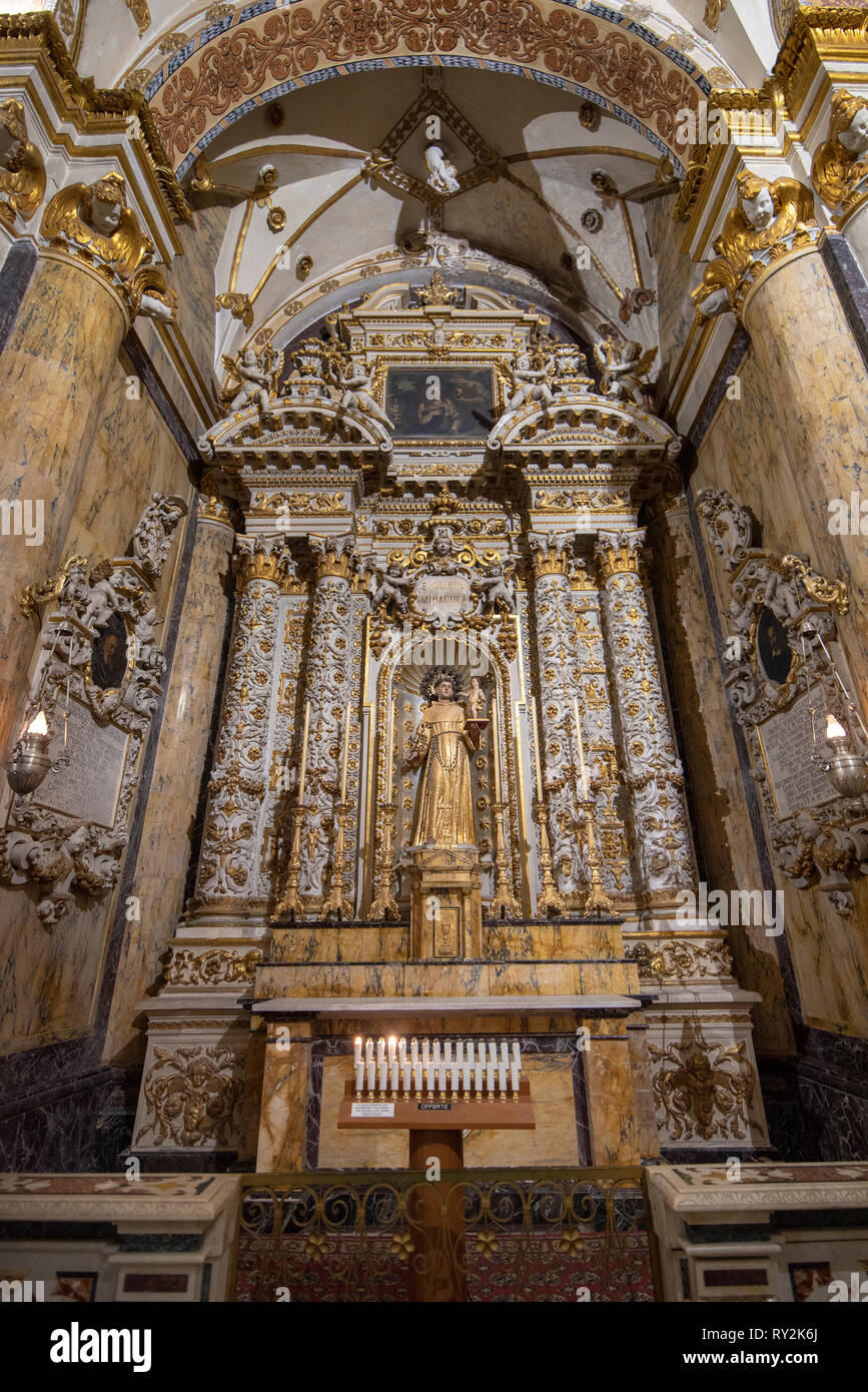 À l'intérieur intérieur de la cathédrale de la Vierge Marie ( Basilica di Santa Maria Assunta in Cielo ). Église sur la Piazza del Duomo. LECCE, Pouilles, Italie Banque D'Images