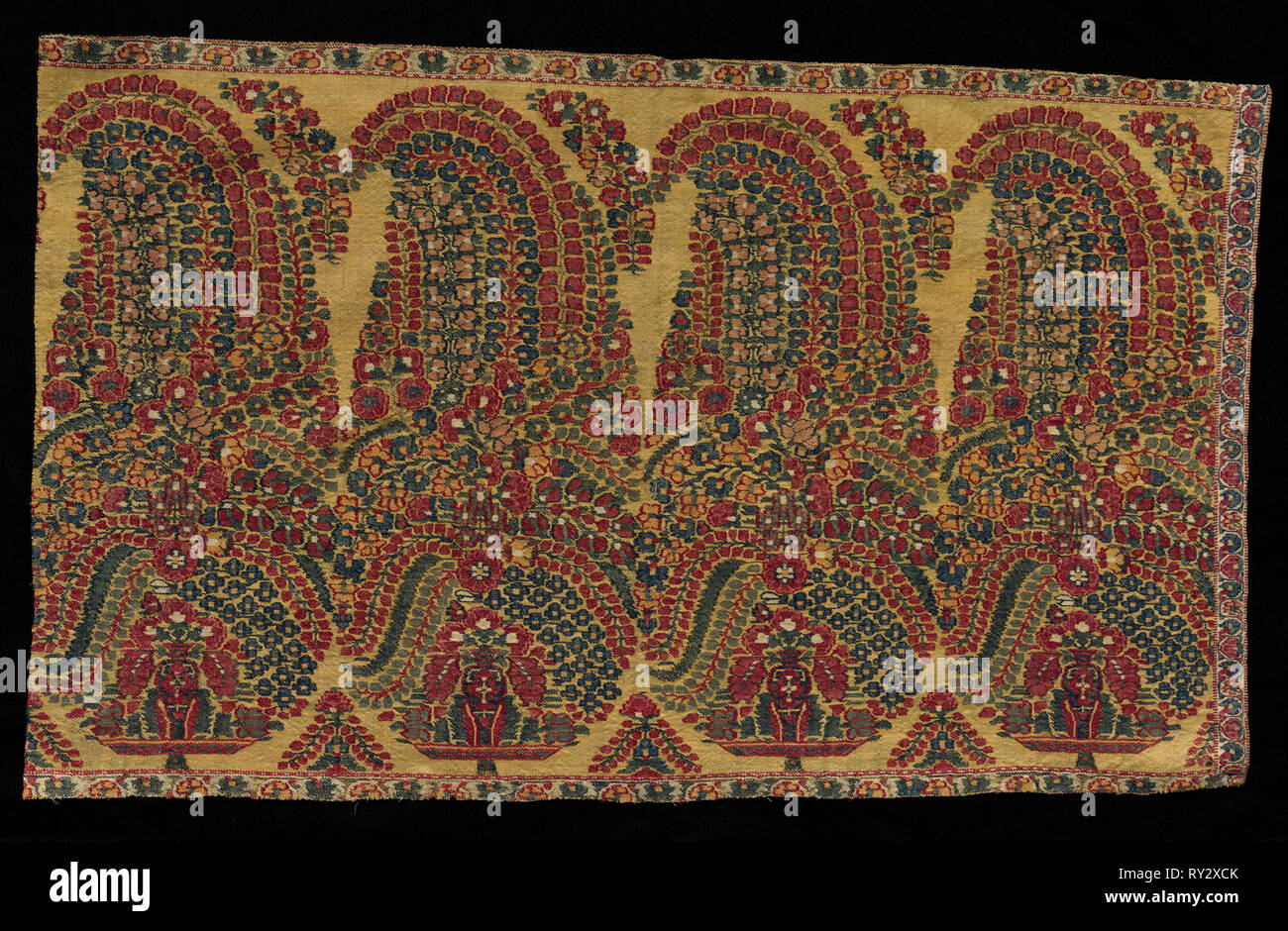 Fragment de la frontière d'un châle, début des années 1800. L'Inde, au Cachemire, au début du xixe siècle. Sergé tapisserie ; laine ; total : 52,1 x 32,4 cm (20 1/2 x 12 3/4 in Banque D'Images