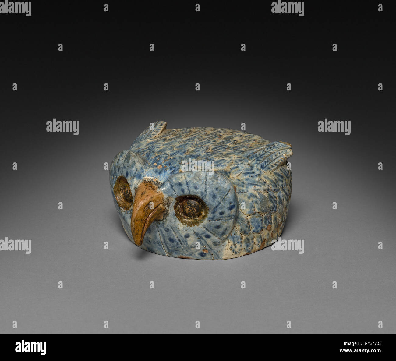 Owl (tête), 1540. Le sud de l'Allemagne, 16ème siècle. La Faïence ; total : 25,9 cm (10 3/16 po Banque D'Images