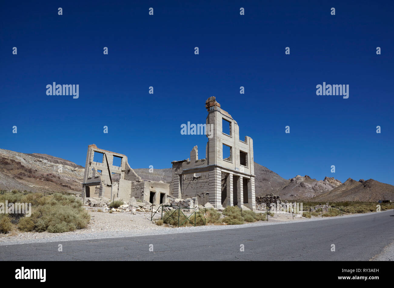 Banque Cook, Rhyolite Ghost Town, Death Valley, Nevada, USA. Banque D'Images