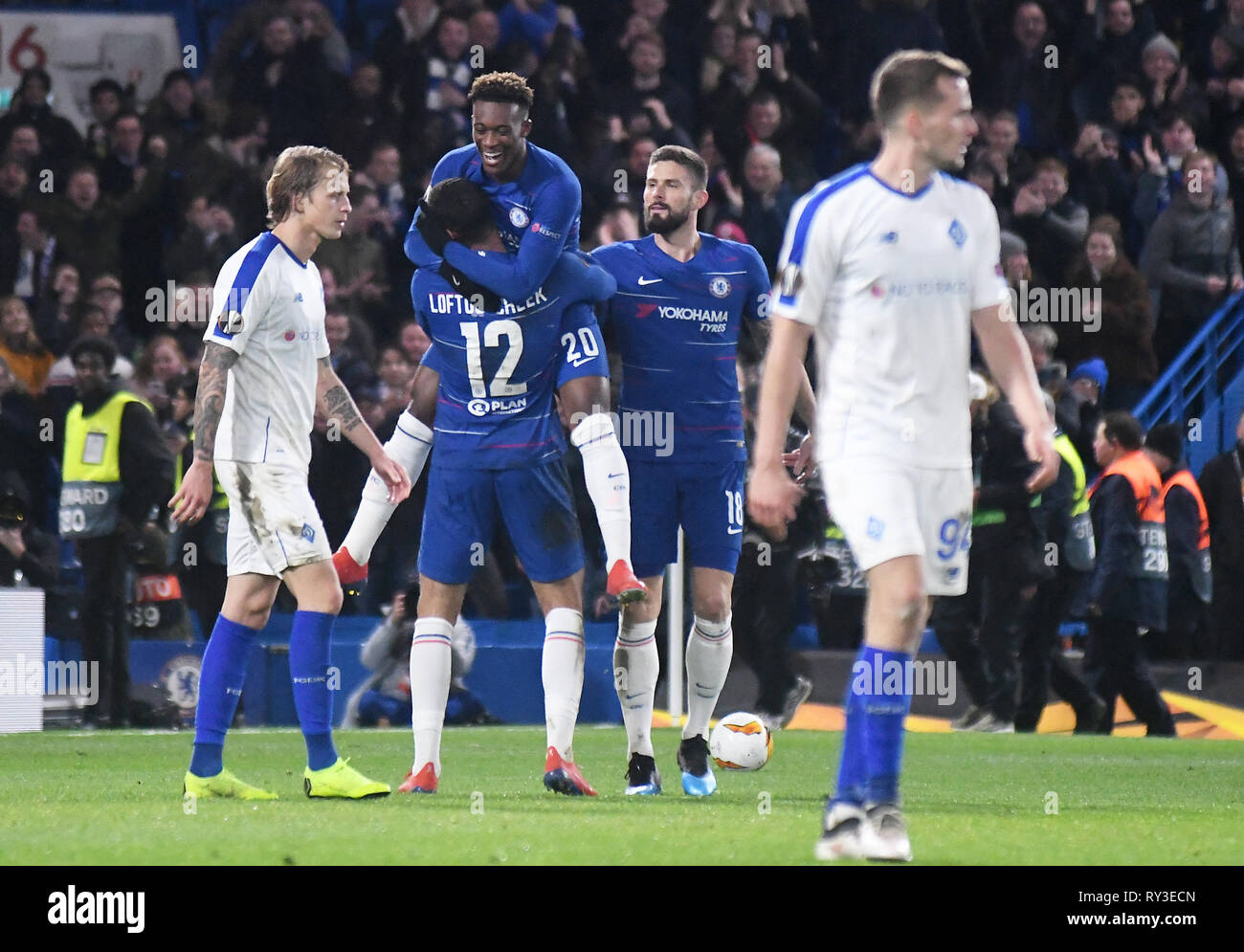 Londres, Angleterre - le 7 mars 2019 : Julien Hudson-Odoi de Chelsea célèbre après avoir marqué un but au cours de la première partie de l'UEFA Europa League 2018/19 16 Dernier round match entre Chelsea FC (Angleterre) et le Dynamo Kiev (Ukraine) à Stamford Bridge. Banque D'Images