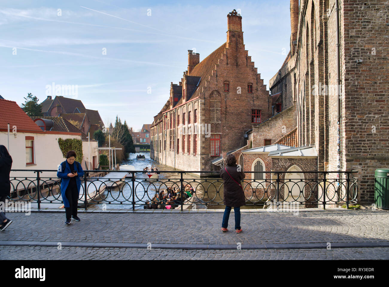 BRUGES, BELGIQUE - 17 février 2019 : Sint Jan bâtiment hospitalier, un musée avec une exposition de peintures de Hans Memling Banque D'Images