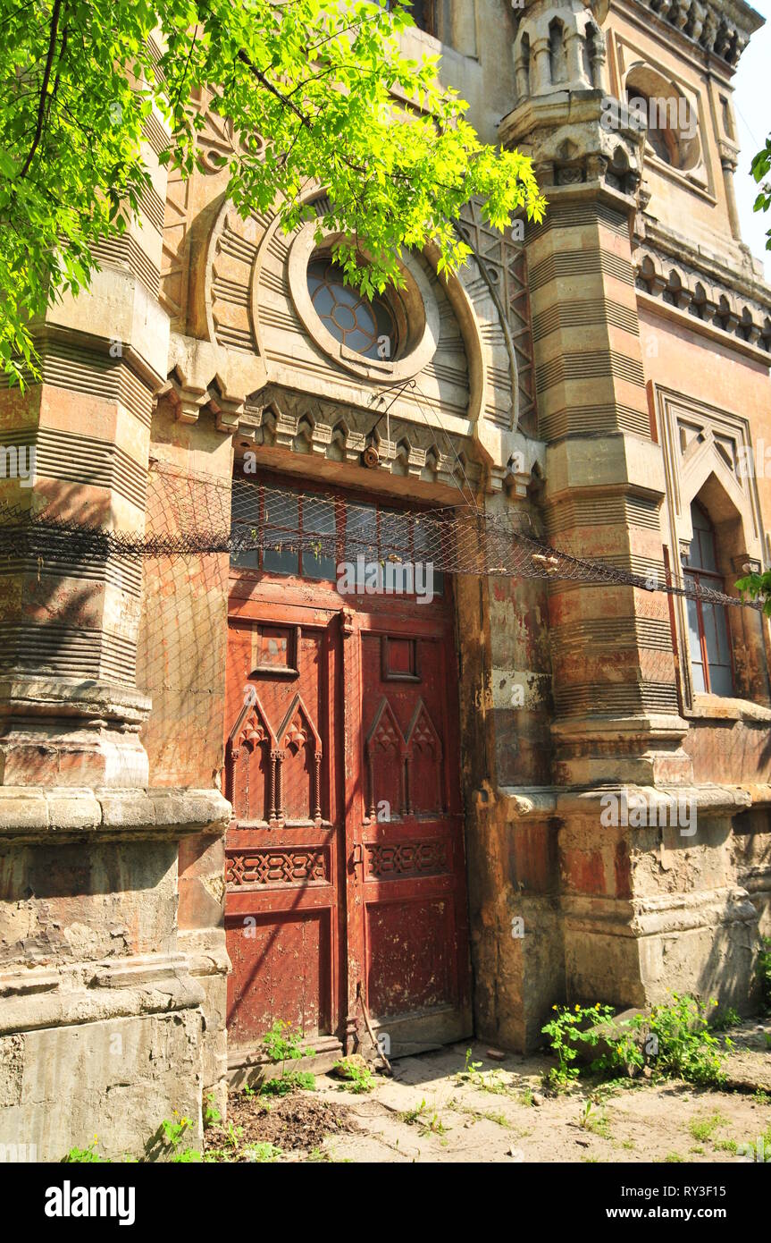 Entrée de la vieille synagogue, aujourd'hui station de radio à Simferopol, Ukraine Banque D'Images