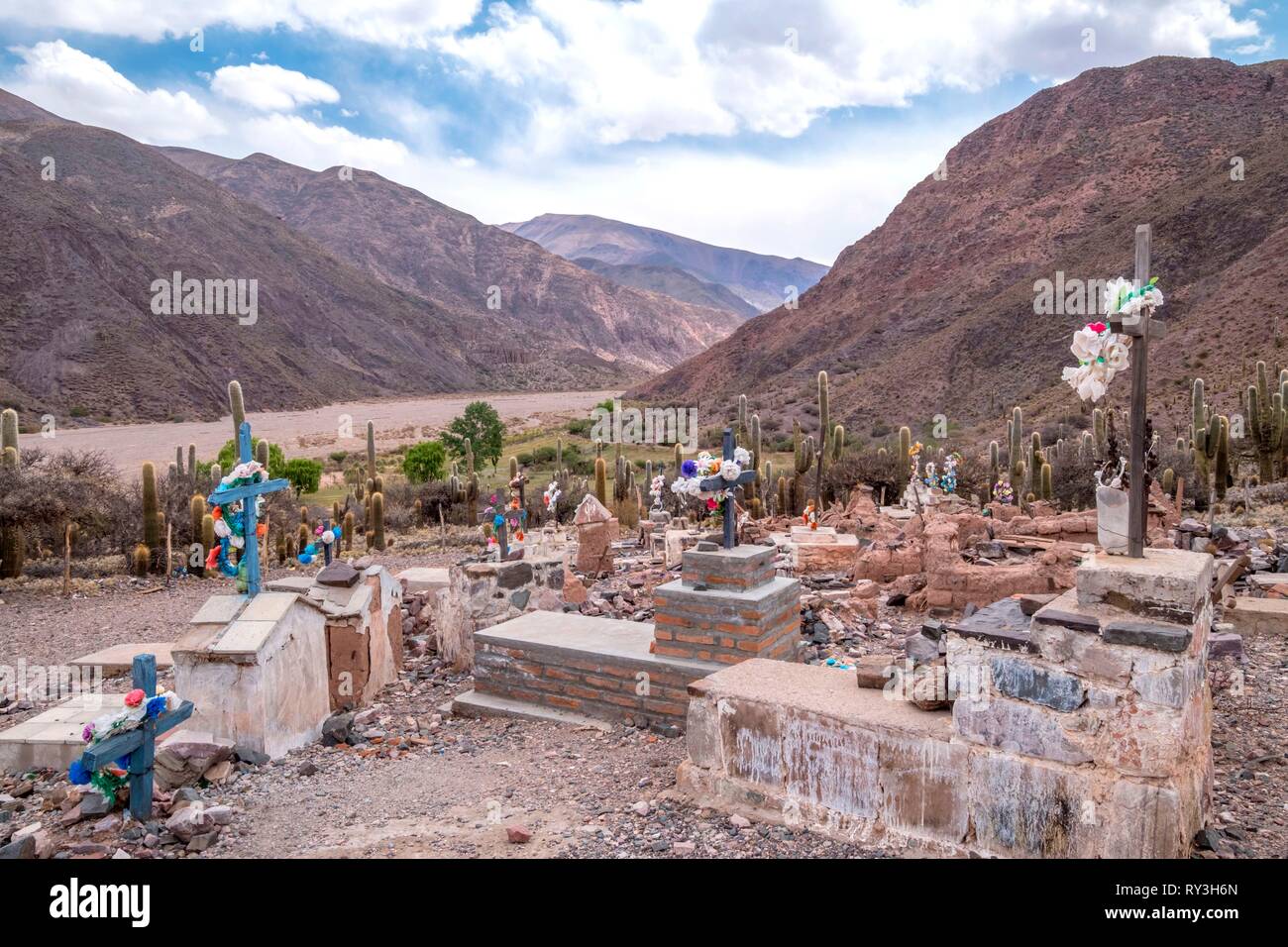 Argentine, province de Jujuy Quebrada de Humahuaca, classée au Patrimoine Mondial de l'UNESCO, Colonia San Jose, le volcan Yacoraite Banque D'Images