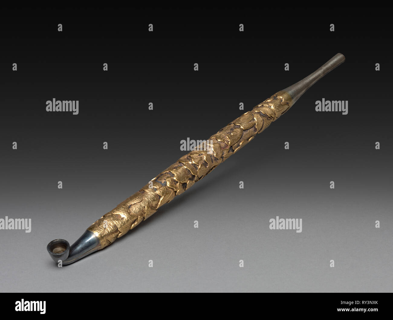 Pipe, années 1800, années 1900. Le Japon, 19e-20e siècle. L'argent ; total : 25,3 cm (9 15/16 in Banque D'Images