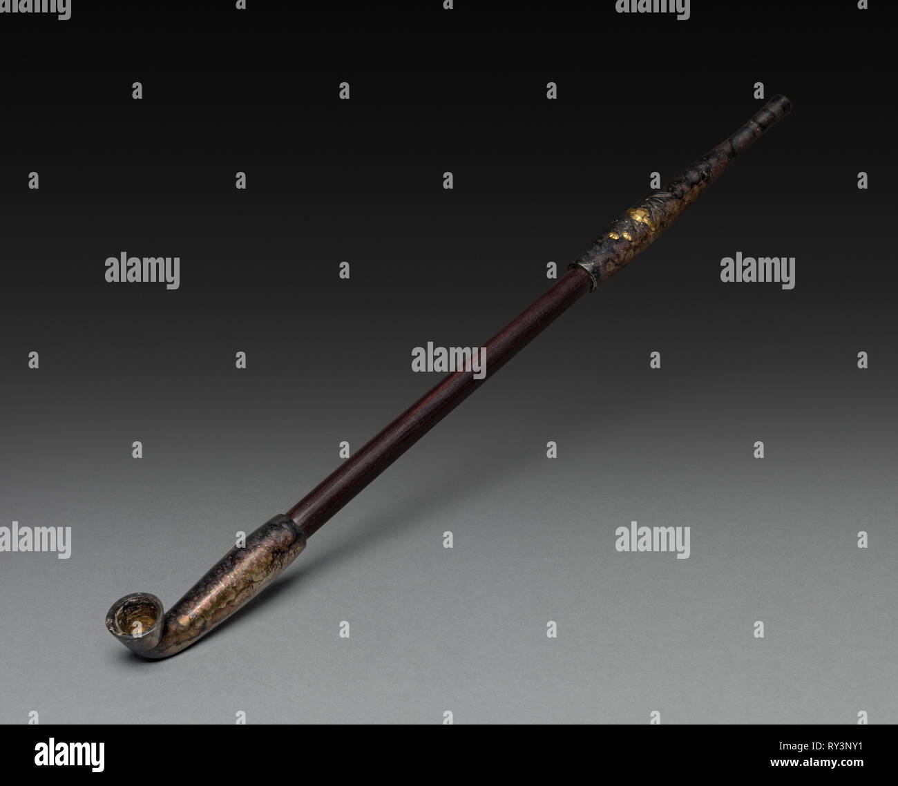 Pipe, années 1800, années 1900. Le Japon, 19e-20e siècle. Bois et argent ; total : 18,8 cm (7 3/8 in. Banque D'Images