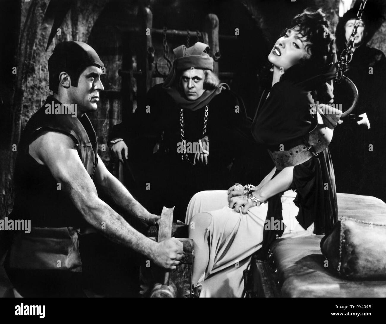 GINA LOLLOBRIGIDA, NOTRE DAME DE PARIS, 1956 Banque D'Images