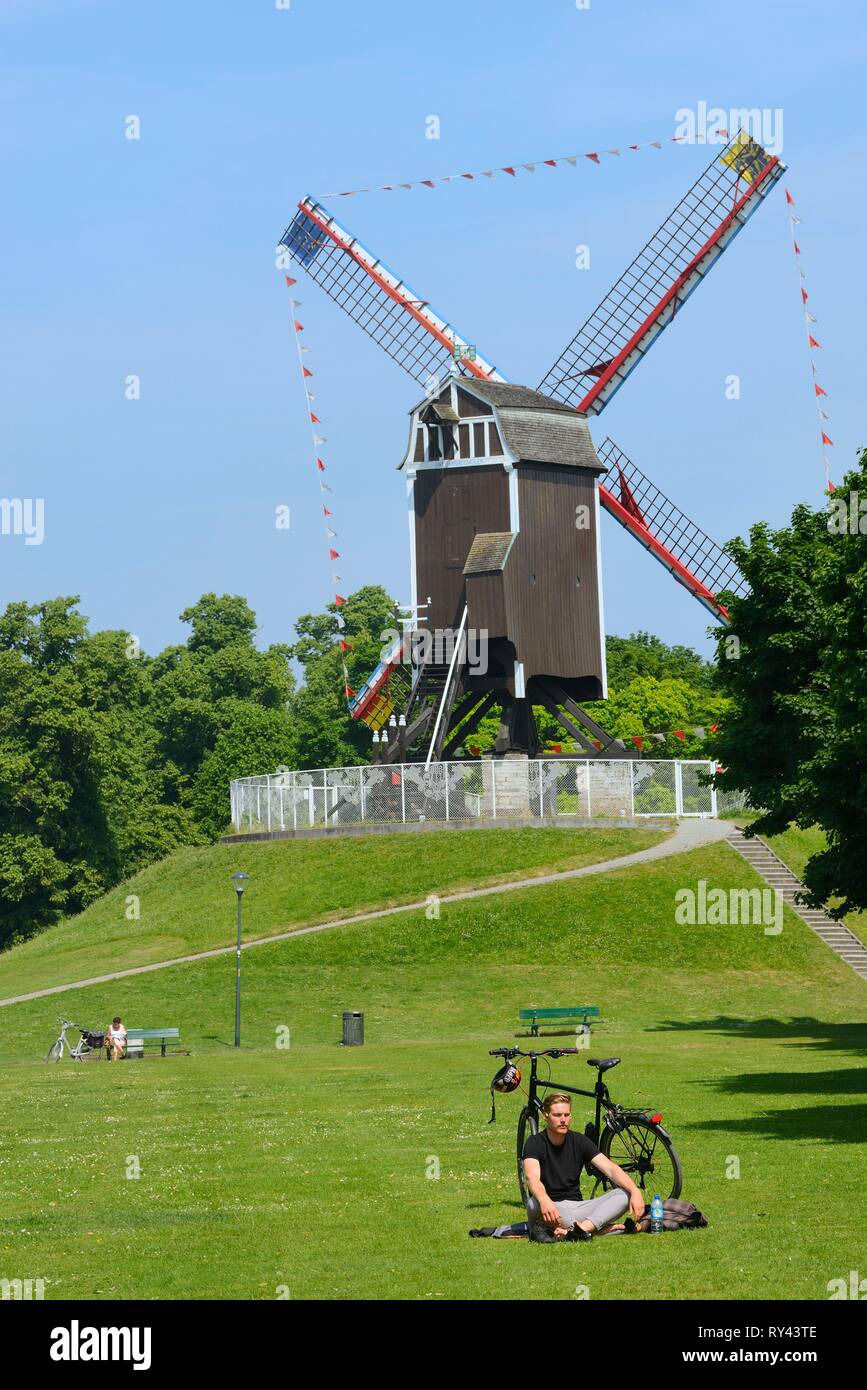 Belgique, Flandre occidentale, Bruges, centre historique classé au Patrimoine Mondial par l'UNESCO, Moulin Sint-Janshuis Banque D'Images