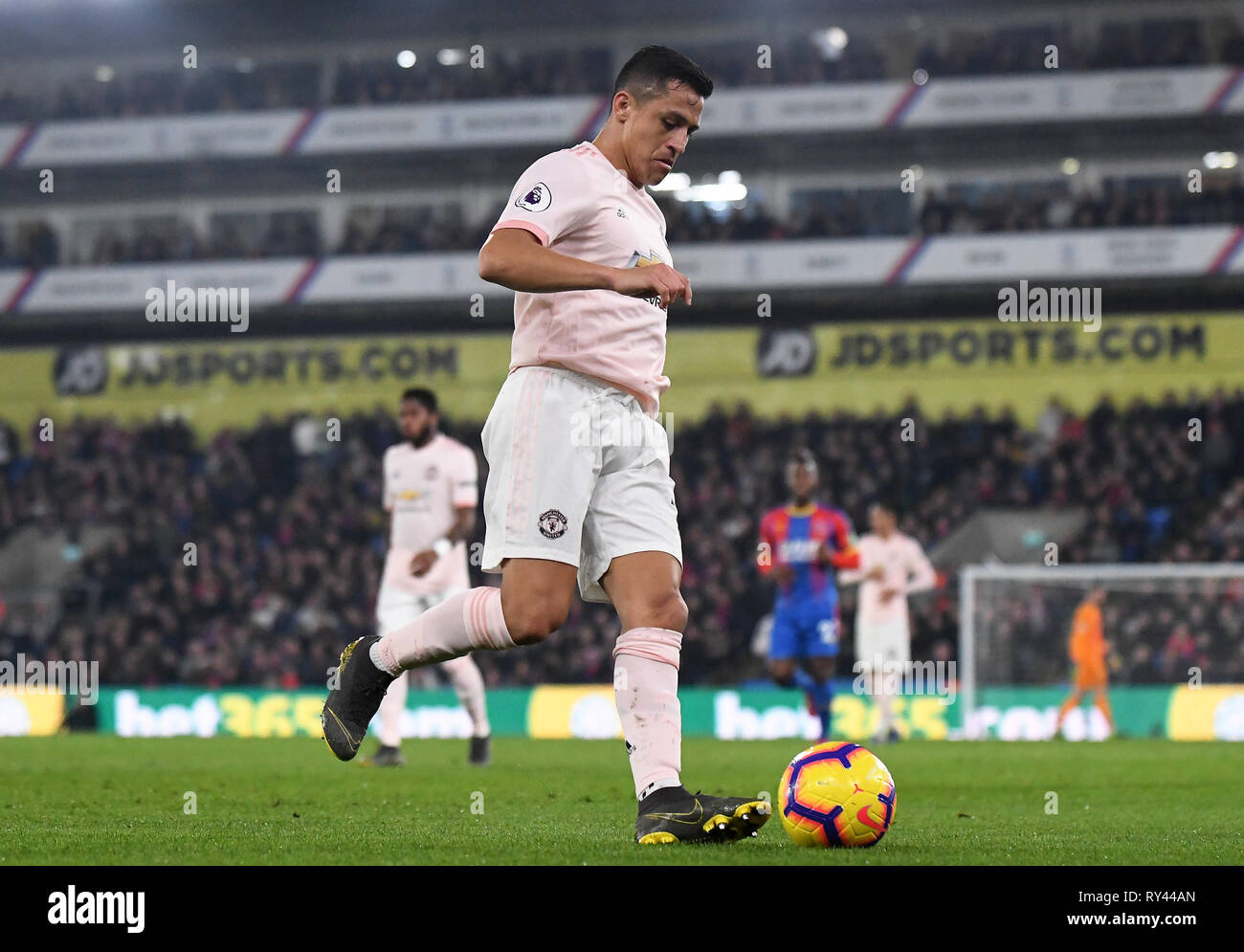 Londres, ANGLETERRE - 27 février 2019 : Alexis Sanchez de Manchester en photo au cours de la Premier League 2018/19 match entre Crystal Palace FC et Manchester United à Selhurst Park. Banque D'Images