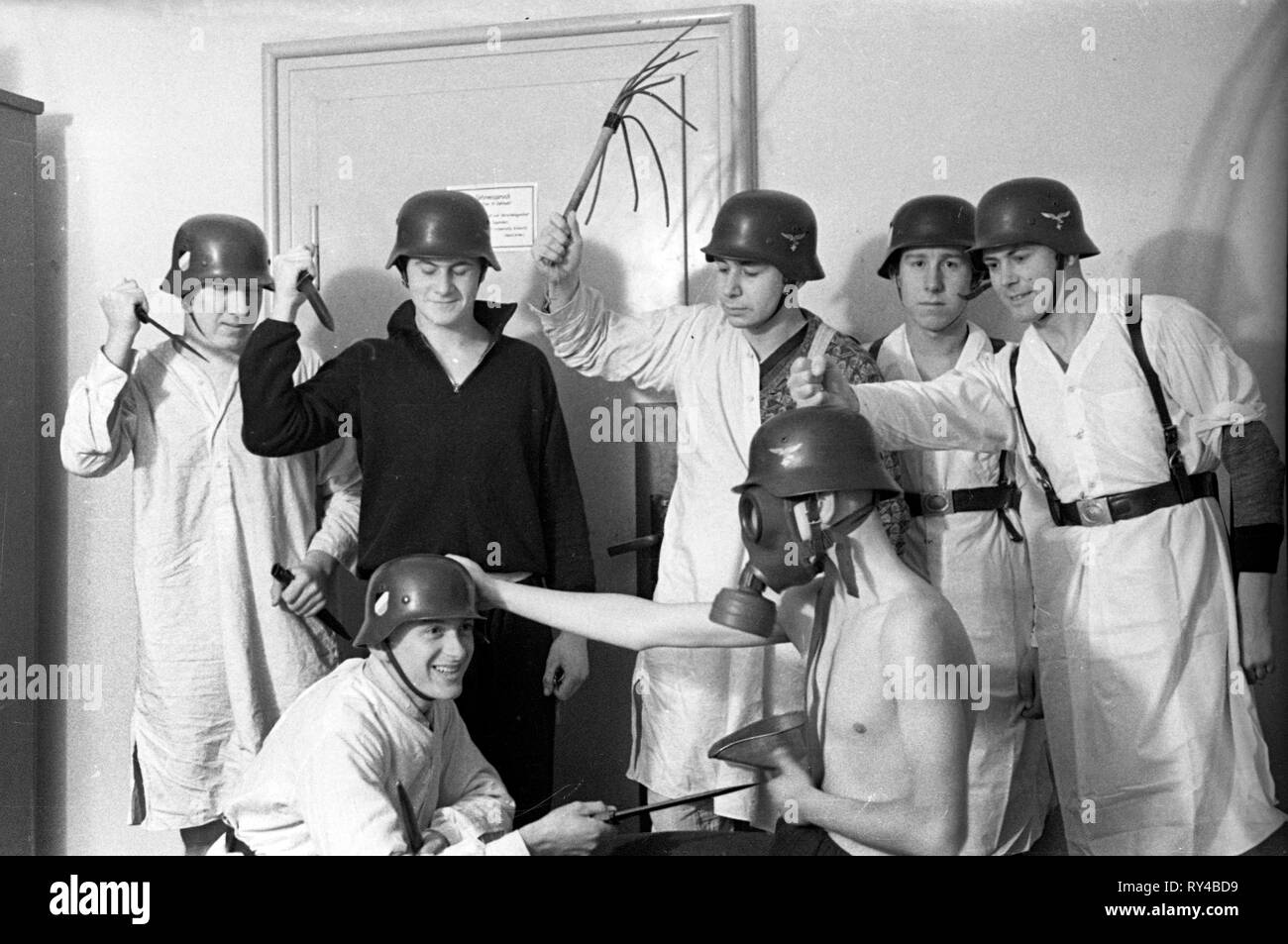 Les jeunes soldats de la Luftwaffe allemande hors-service à leurs casernes en Allemagne 1940 Banque D'Images