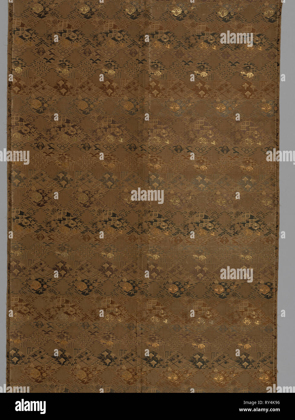 Longueur du Textile, fin des années 1800-début des années 1900. Japon, fin du xixe ou début du xxe siècle. Soie ; moyenne : 391 x 65,7 cm (153 x 25 15/16 po Banque D'Images