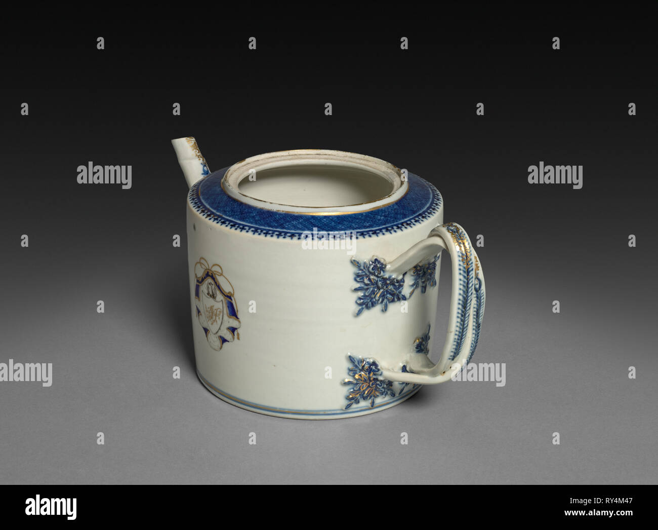 Théière, c. 1775-1800. La Chine, l'exportation chinoise -- English ou marchés américains, 18e siècle. Tasses ; total : 12,7 x 13,7 cm (5 x 5 3/8 in. Banque D'Images