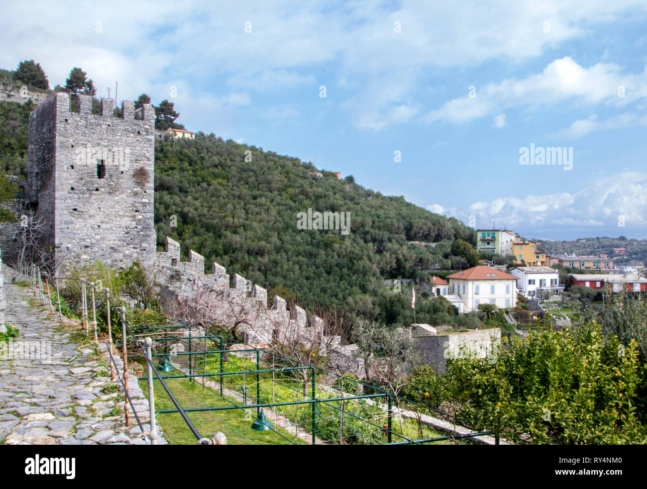 Vue sur Porto Venere Hill et le château Banque D'Images