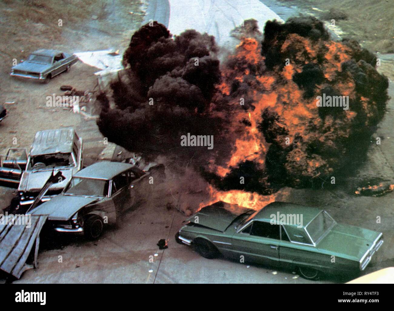 EXPLOSION DE VOITURE, CARQUAKE, 1976 Banque D'Images