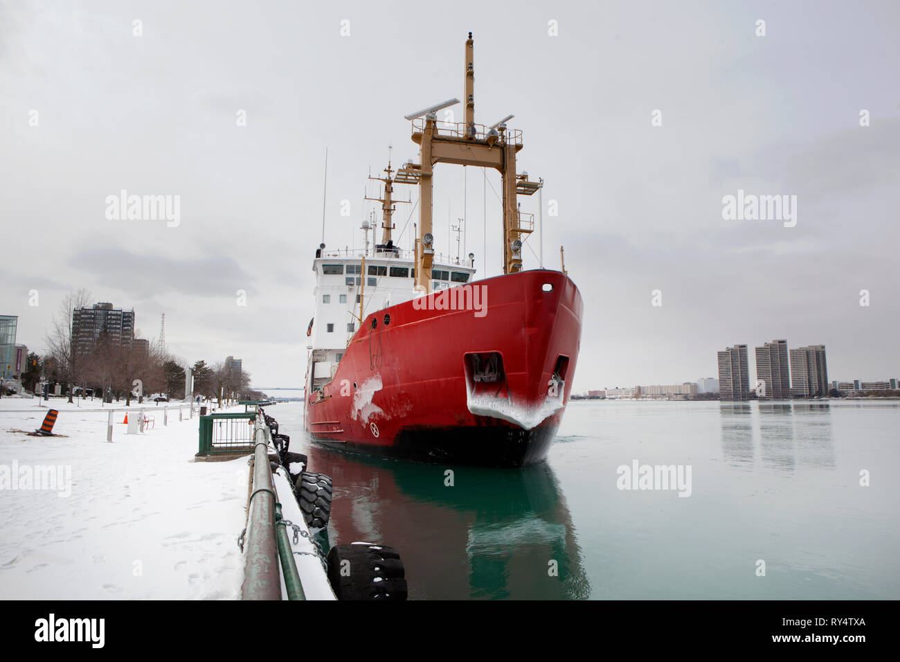28 février 2019 Windsor (Ontario) Canadian Naval d' transport du navire de la Garde côtière canadienne en tirant à quai à Windsor, Ontario Canada Banque D'Images