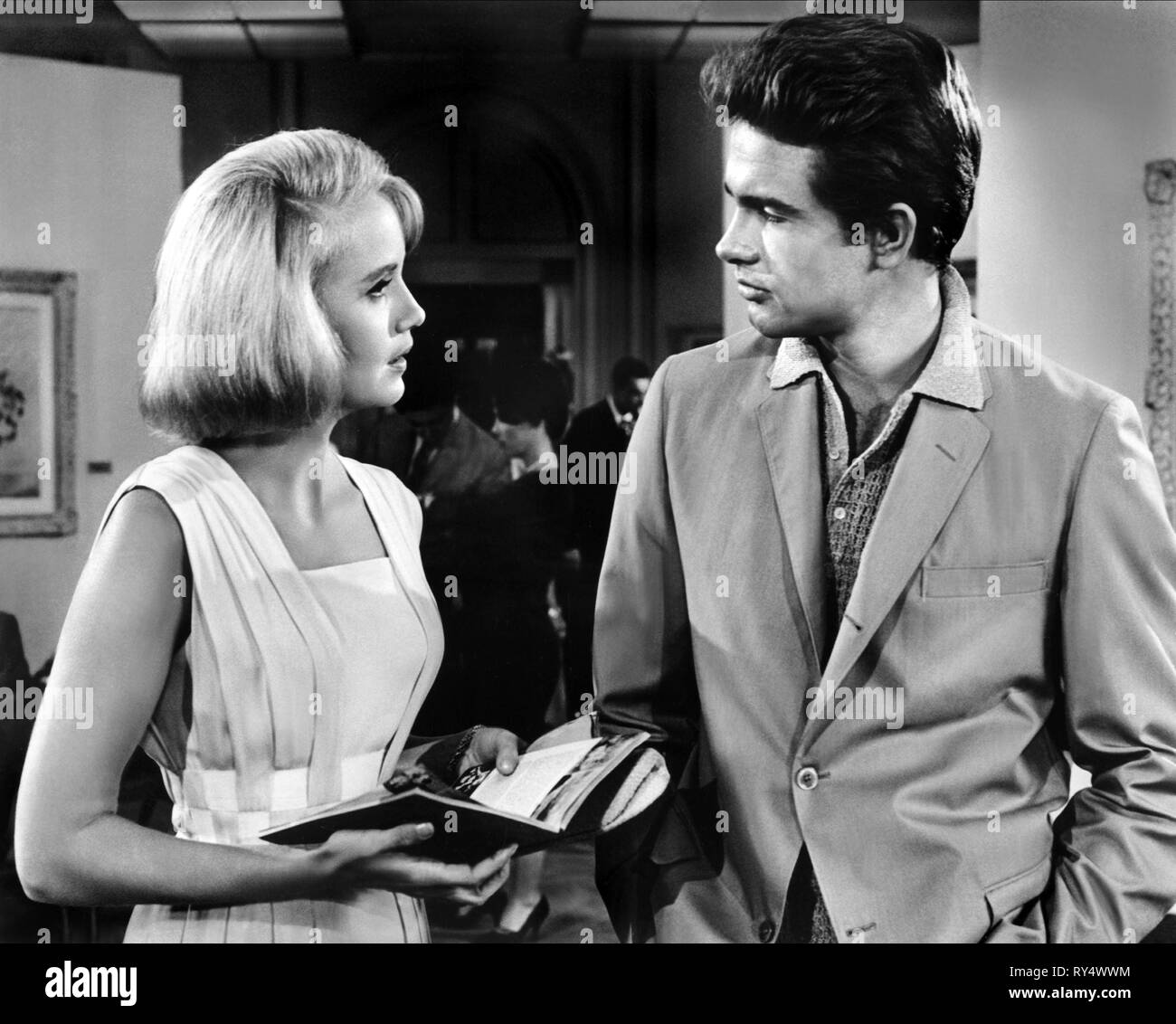 SAINT,BEATTY, TOUS TOMBENT, 1962 Banque D'Images