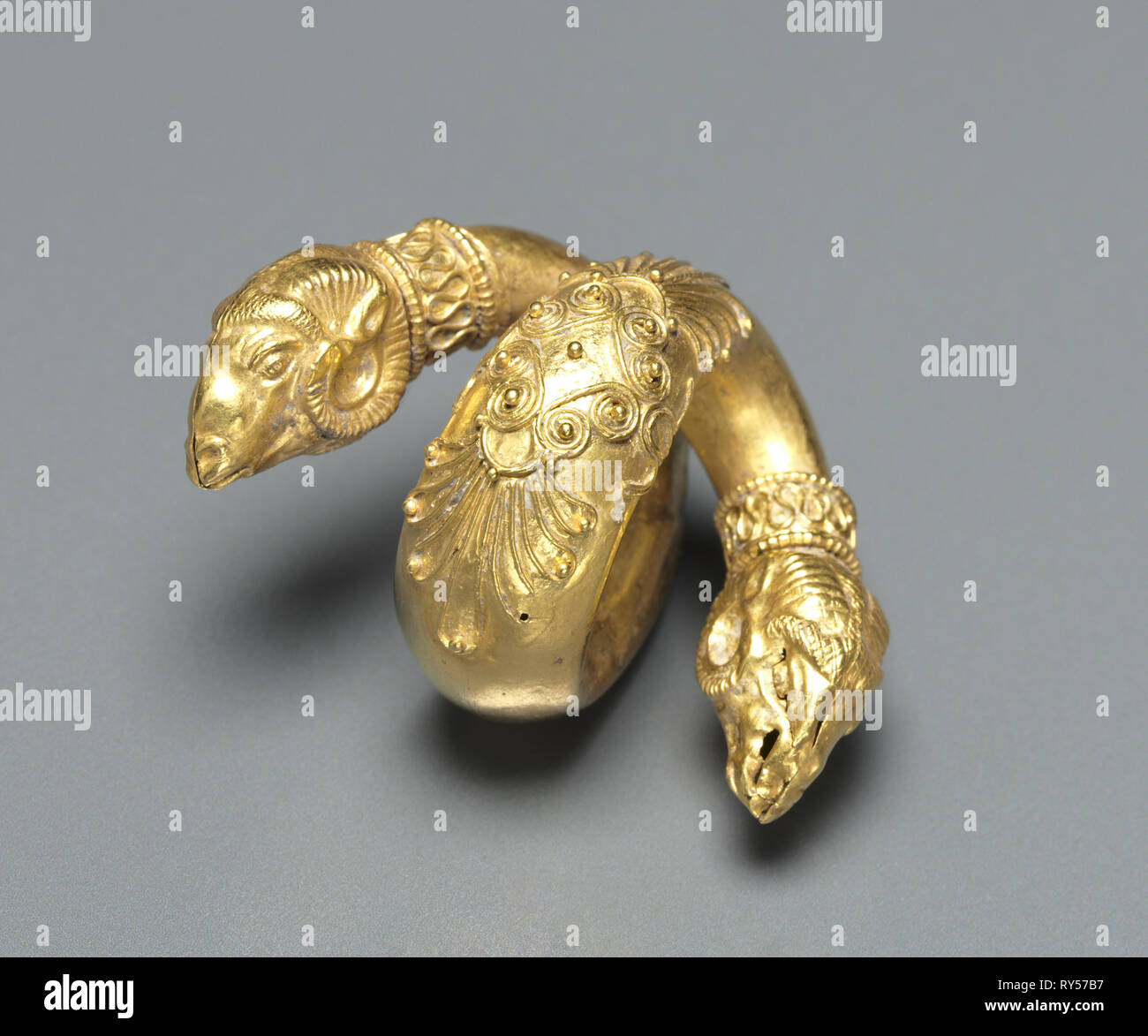 Satyre fauve des cheveux avec la tête de vérin, ch. 4ème siècle avant J.-C.. La Grèce, de l'époque hellénistique. Or ; total : 3,5 cm (1 3/8 in Banque D'Images