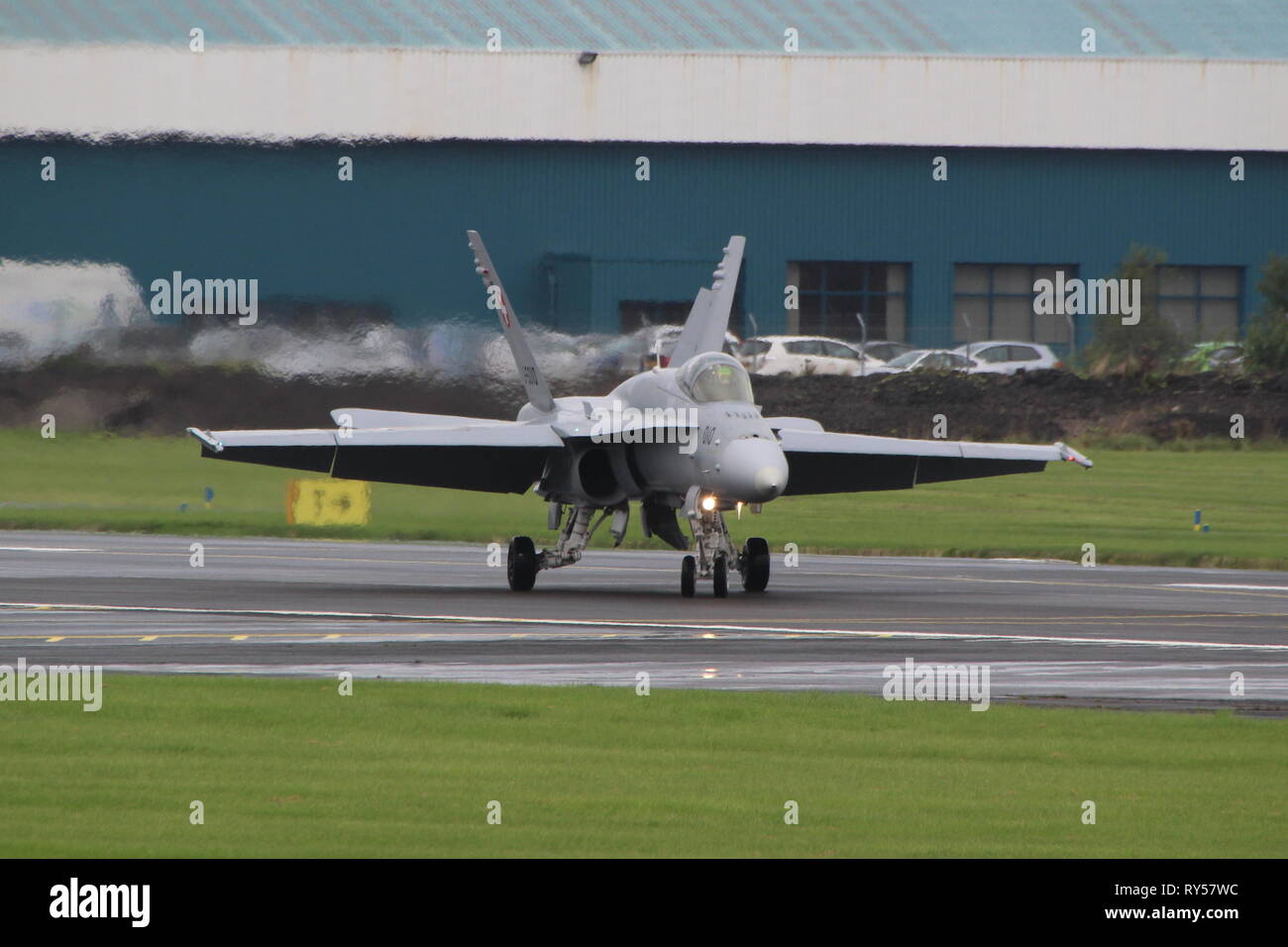J-5010, un Boeing F/A-18C Hornet exploités par les forces aériennes, à l'Aéroport International de Prestwick en Ayrshire. Banque D'Images